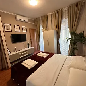 3* Pensión Pardis