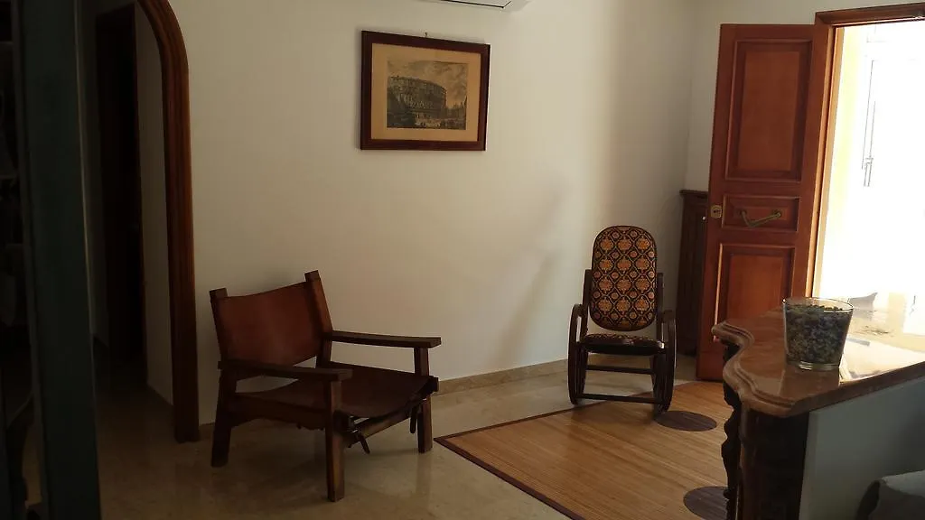 Le Streghe Di Roma Guest House  Rome