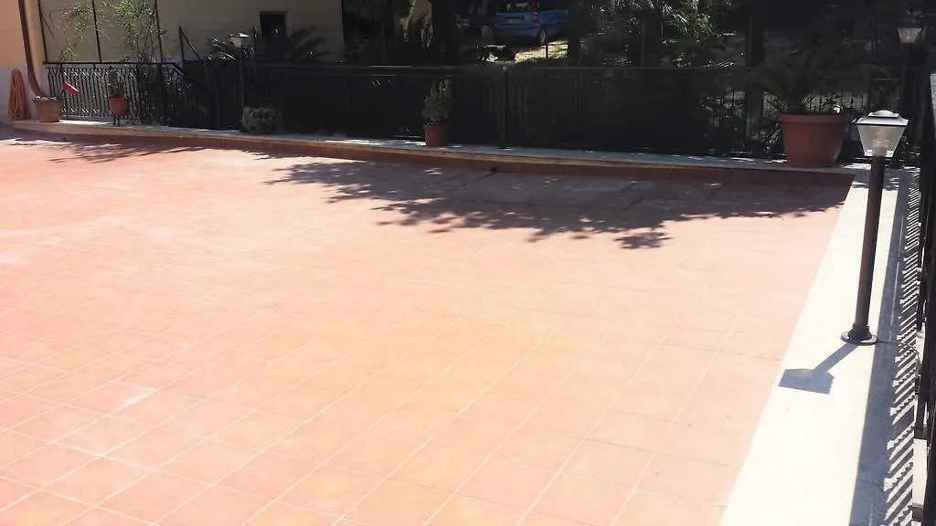 ***  Le Streghe Di Roma Guest House Italy